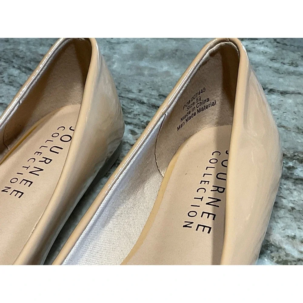 Journee Collection Flats Women‎ 5.5 Tan Patent Pointed Toe Chain Detail Slip On